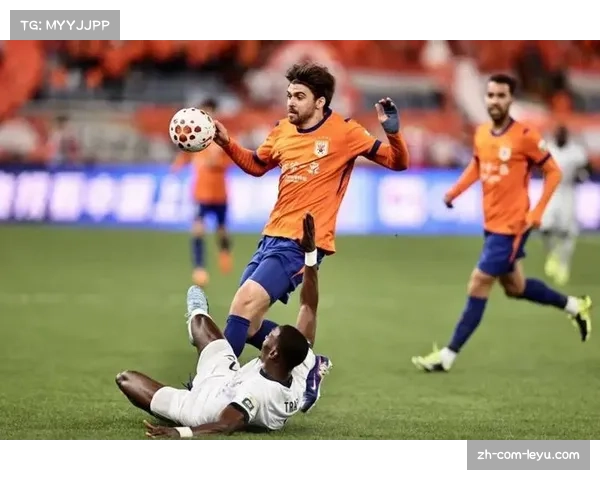 山东泰山主场负于大连英博 斯坦丘角球助攻马莱莱头球